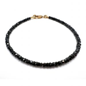 Pulsera en Oro Amarillo 18K y Espinelas Thai negras