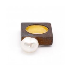 Anillo IRON Oro Amarillo y Perla Barroca