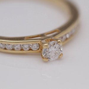 Anillo Alianza AMOUR con Diamantes