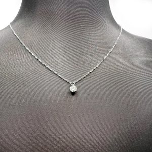 Collar SENIA solitario de Diamante en Oro Blanco 18K